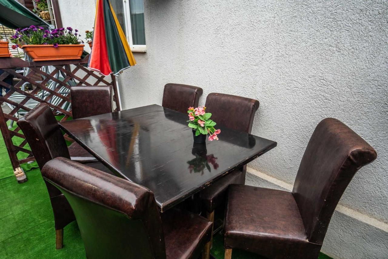 Готель Casa Del Flor Костінешть Екстер'єр фото